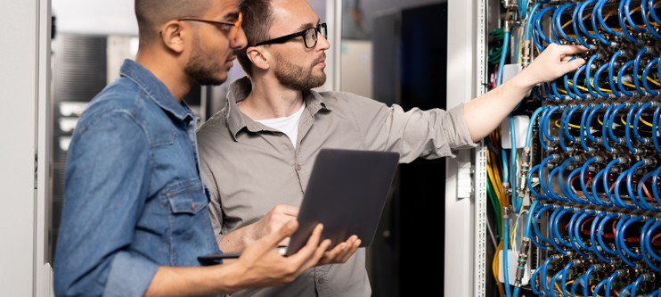 WWWorks-Services WWWorks Managed Service Provider service technicians managing a client